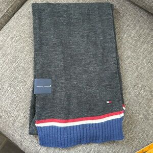 Tommy Hilfiger Men’s Cold Weather Charcoal Gray Scarf NWT